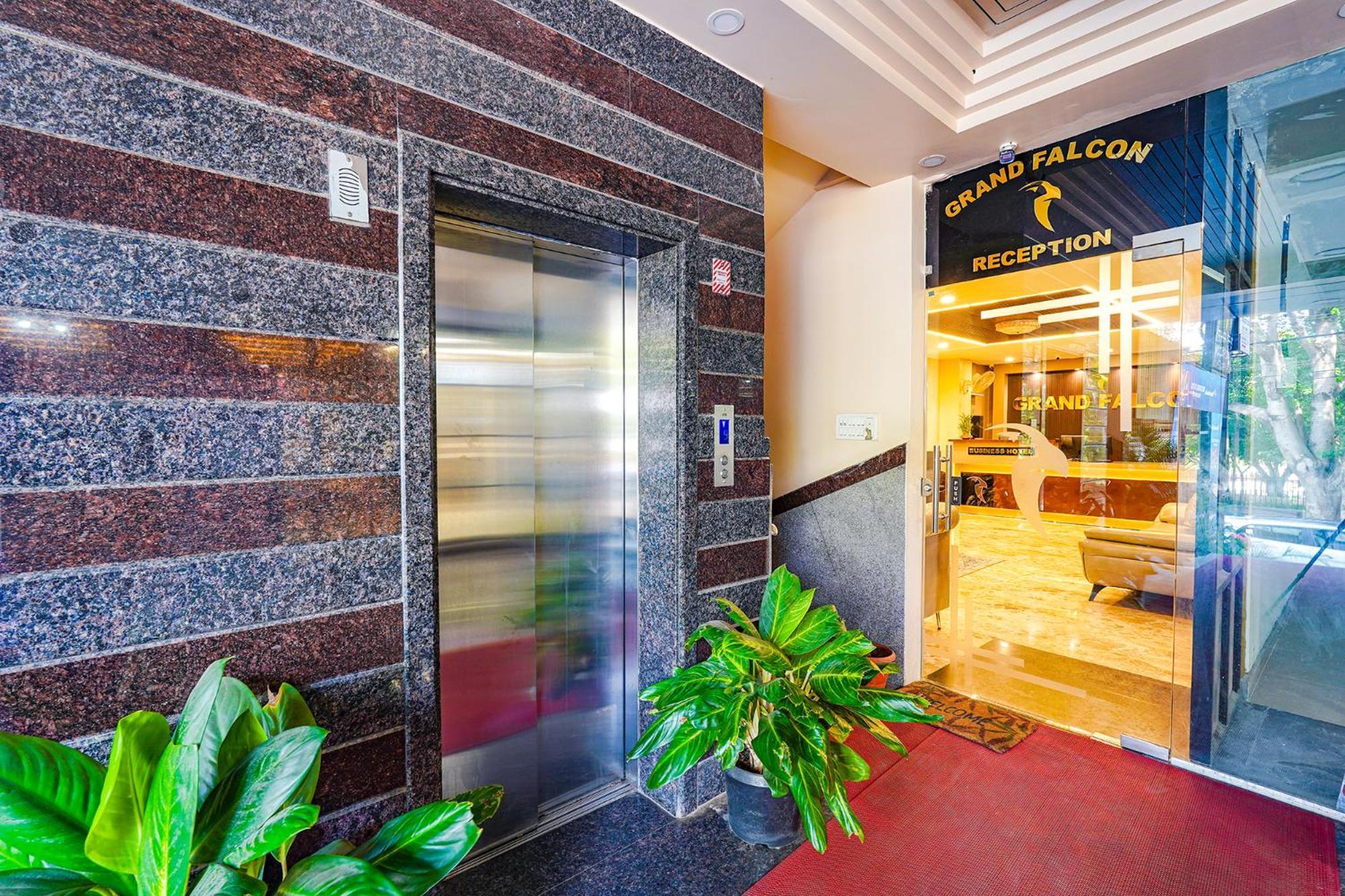 Fabhotel Grand Falcon Bangalore Exterior photo